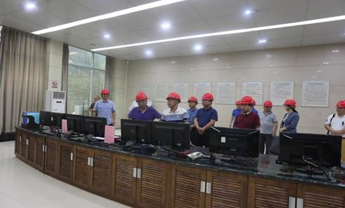 發展集團黨委書記、董事長譚建華帶隊督查分公司防洪防汛工作